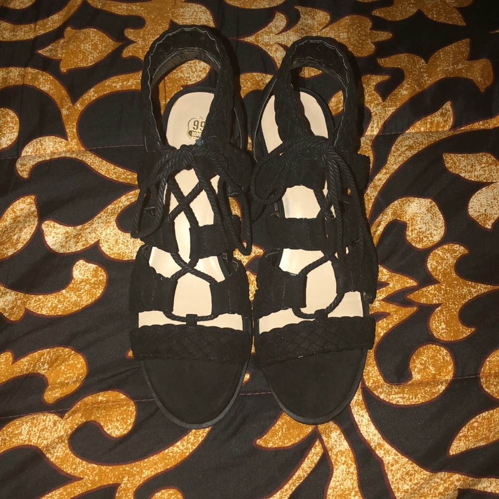 Cute lace up sandals 👡